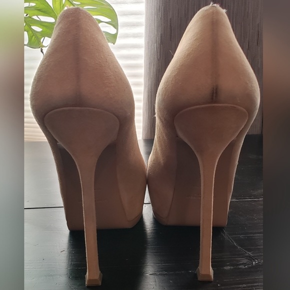 YSL Yves Saint Laurent TribToo in Tan Suede with Patent Leather Toes - Picture 6 of 8